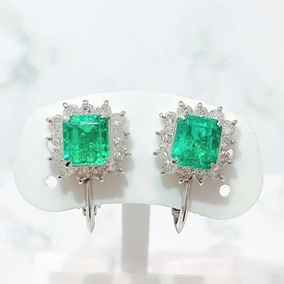 We bought Emerald earrings 0.82ct PT900